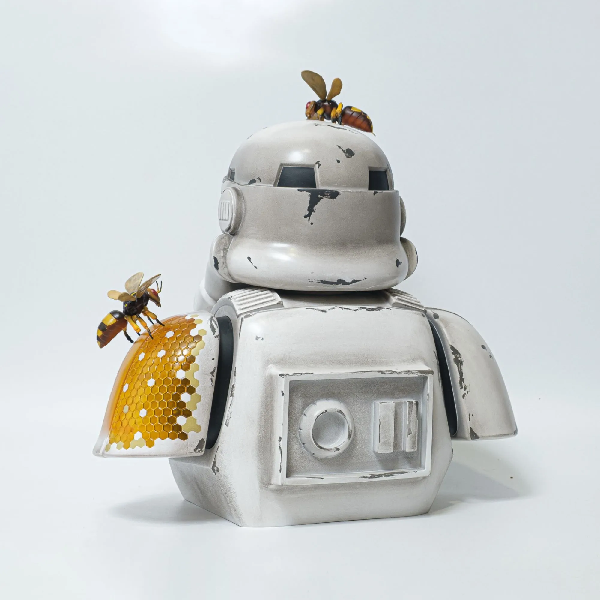 Ex-display | HIVE B-006H Battle Star Wars Sculpture art toy